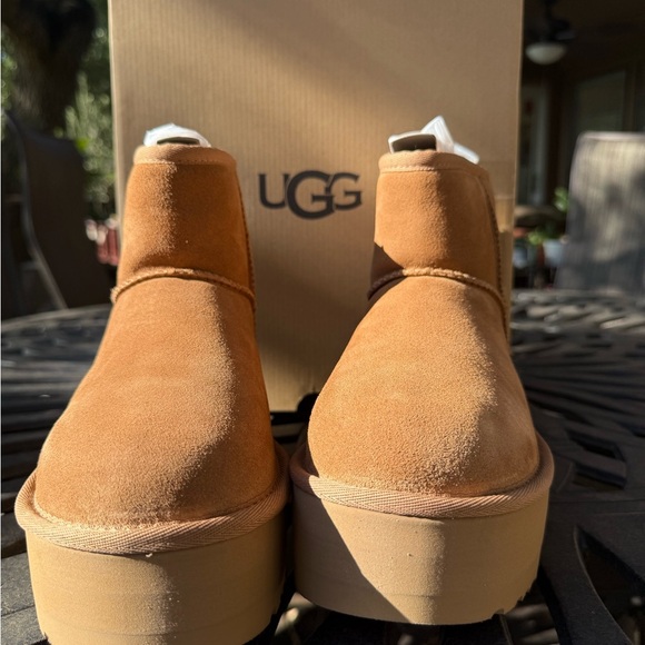 UGG W Classic Mini Platform Size 8 - Picture 13 of 14